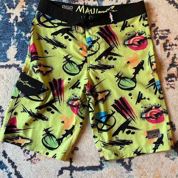 NWOT Maui & Sons Swim Trunks Youth 12 black shark board shorts - Picture 1 of 9